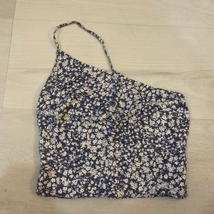 Abercrombie and Fitch one shoulder cropped top. In size Medium